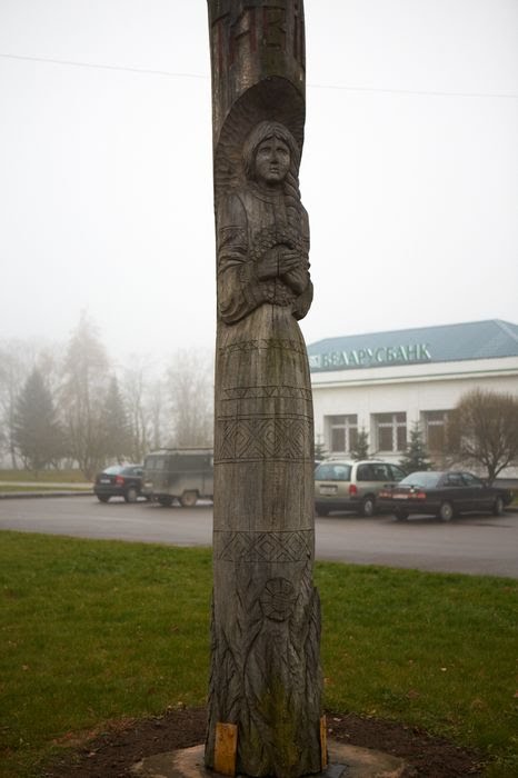 Деревянная скульптура