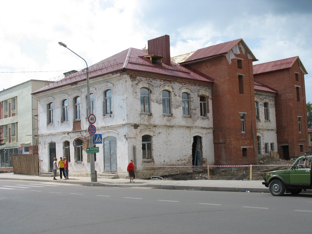 Ашмяны.Недарэчная рэстаўрація (прыляпілі).