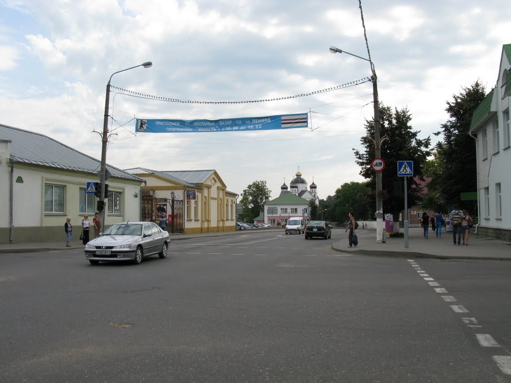 the main crossroads and the shopping center "Sadko" (to the left)