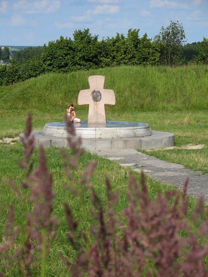 Site of ancient settlement ‘Zamečak’ in Zaslaŭje. The cross in honour of 1000 years of Orthodoxy in Belarus