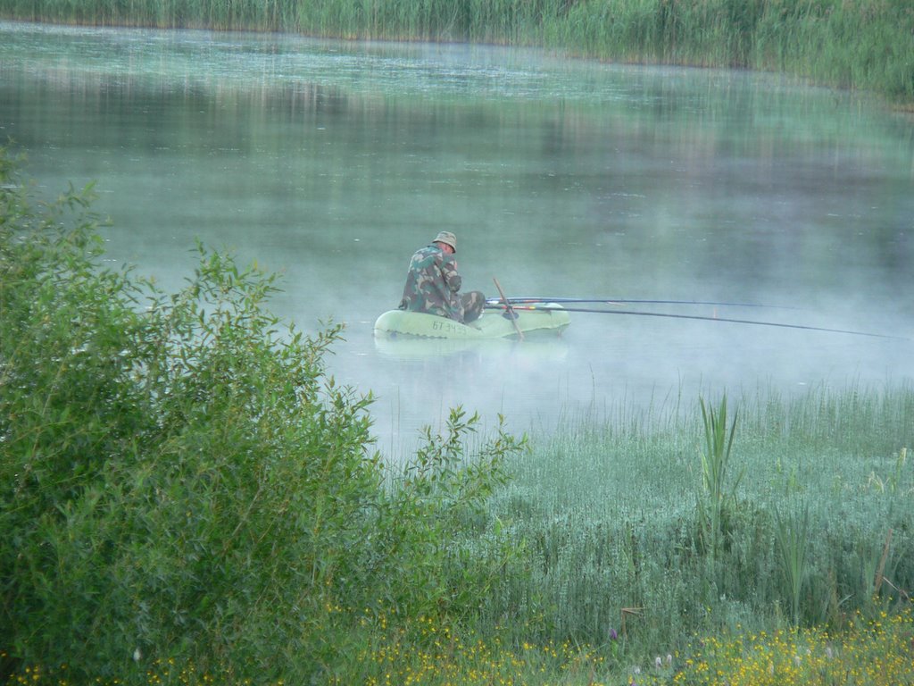 Рыболов на прудах. Июнь 2006 года.