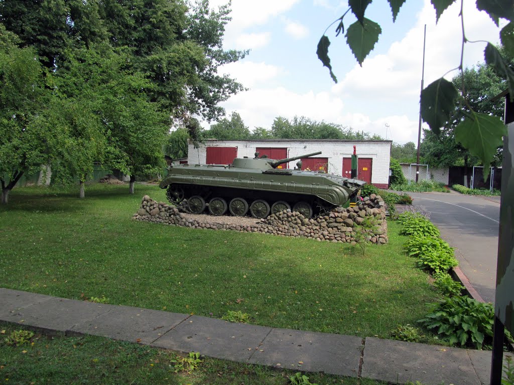 військова техніка * military vehicle