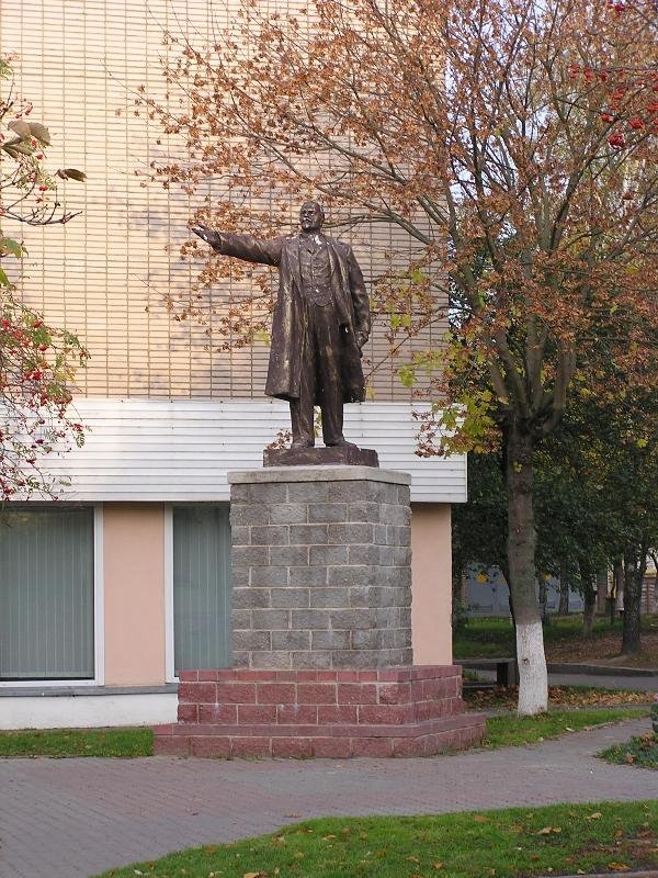 Lenin statue in Nesvyzius