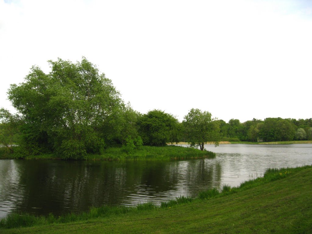 Dikoye (Savage) Lake