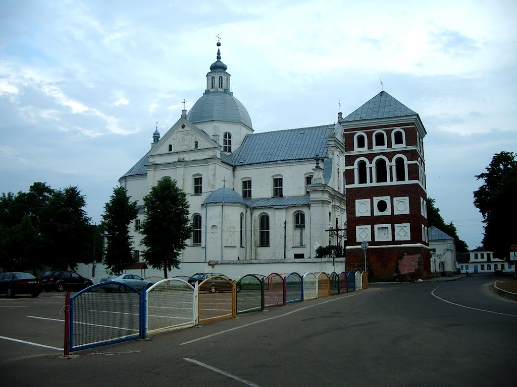Несвиж. Костёл Тела Господня (Фарный) и Замковая башня / Nesvizh. Church of Corpus Christi (Farny) and Castle Tower
