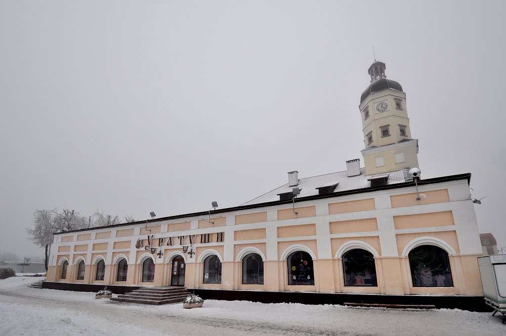 Nesvizh shopping arcade and Nesvizh town hall tower