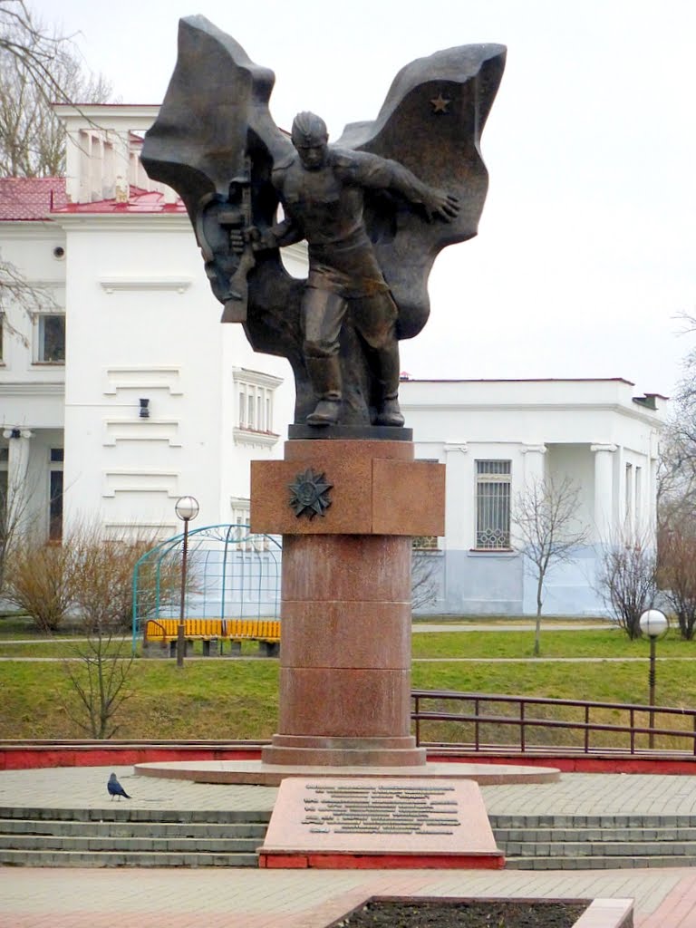 Беларусь. г. Слуцк. Памятник героям войны.