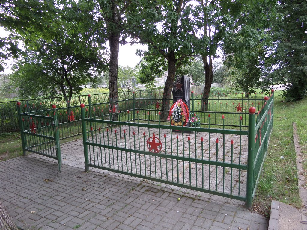 Могила красноармейцев и партизан