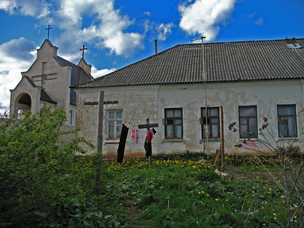 The house near the church in Smaliavičy