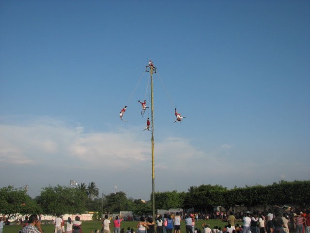 Los Voladores de Papantla en Oluta