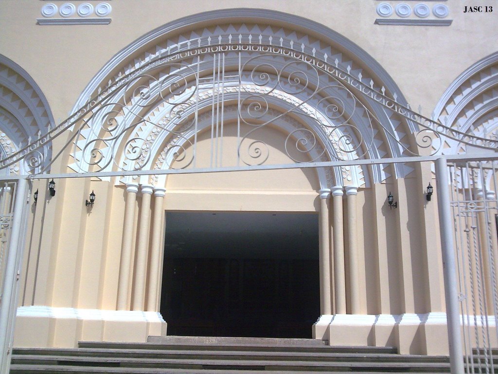 ENTRADA PRINCIPAL A LA PARROQUIA DE SAN MARTIN OBISPO