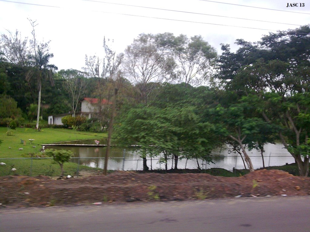 Laguna en la entrada a la Ciudad.