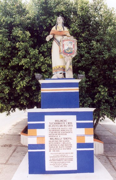 Monumento a Malinche Tenepal nacida en Oluta
