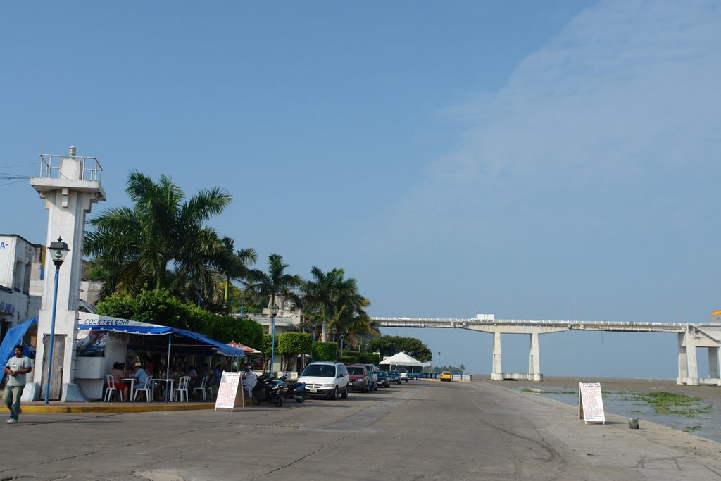 Malecón y faro