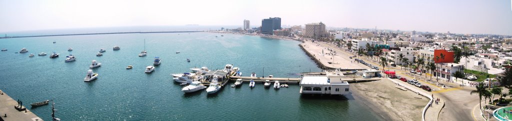la marina desde el Mar y Tierra
