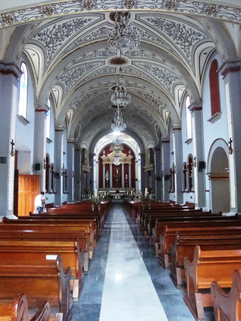 Al interior de la iglesia de San Jerónimo