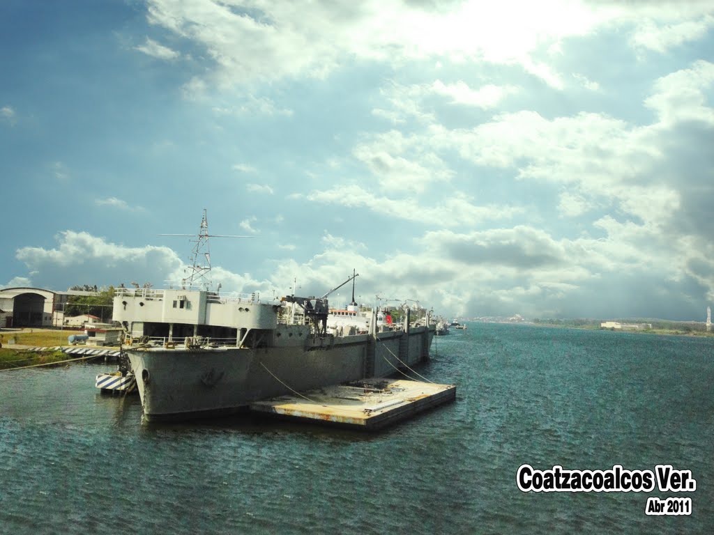 Barco Naval en Coatzacoalcos Veracruz México - Navy Ship at Coatzacoalcos Veracruz Mexico