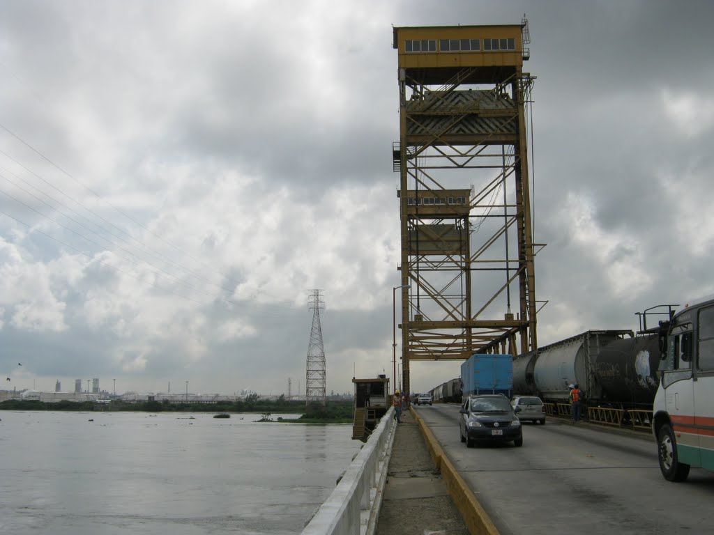 Puente de Coatzacoalcos: El tren se va...