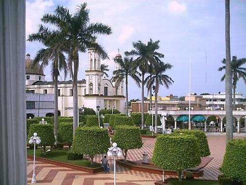 Toma desd el Palacio Mpal. del Parque Central y la Basilica Liberiana