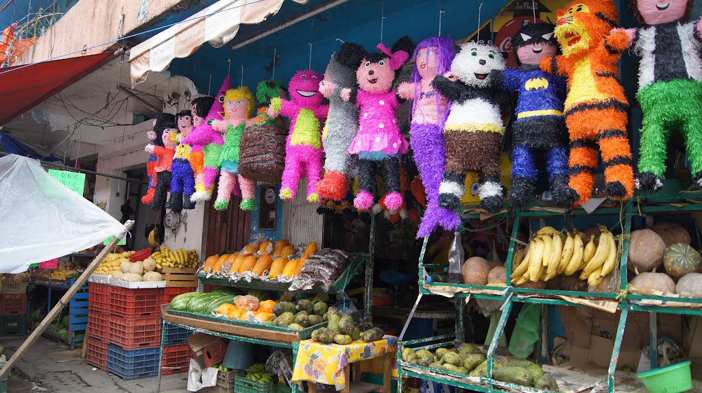 El Mercado y Las Piñatas de Martinez