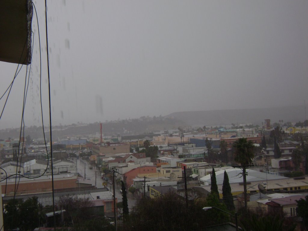 Lloviendo en Tijuana. Viendo hacia plaza carrusel