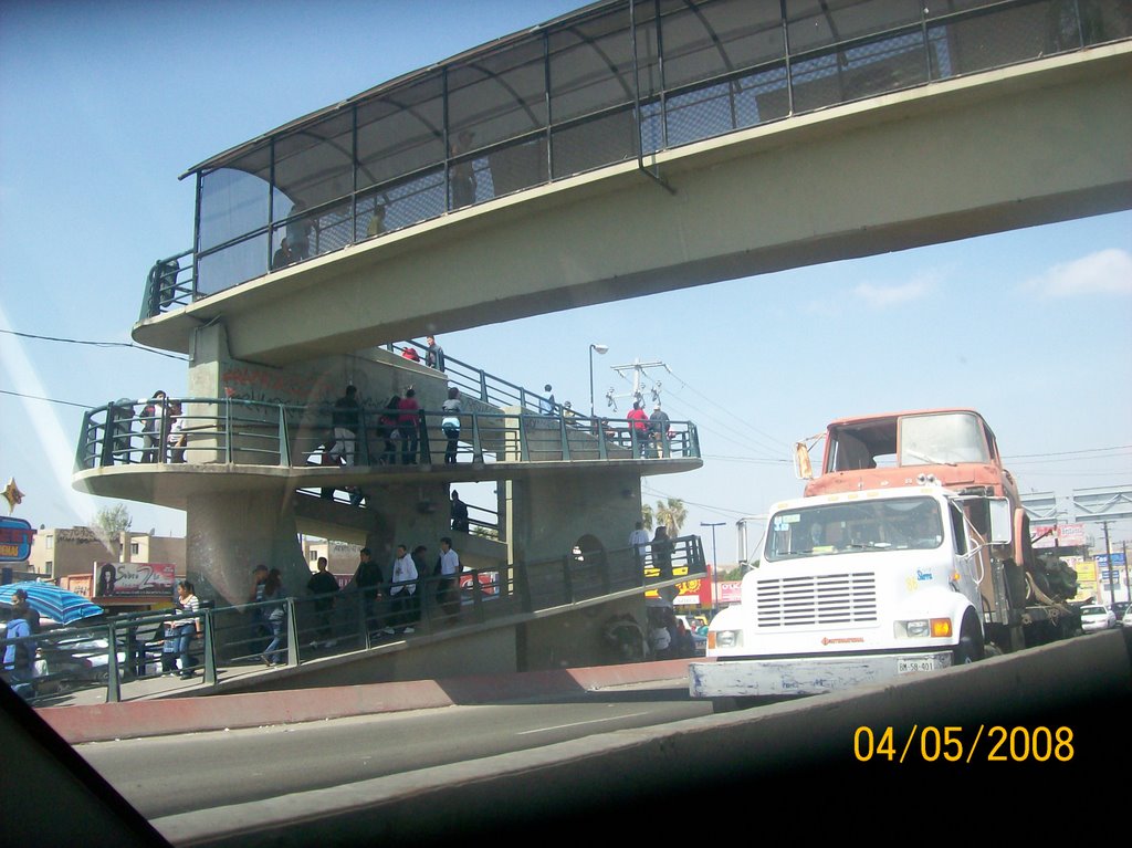 Puente peatonal "5 y 10"