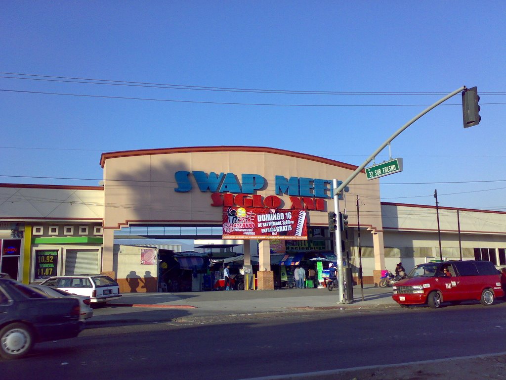 Swap Meet Siglo XXI