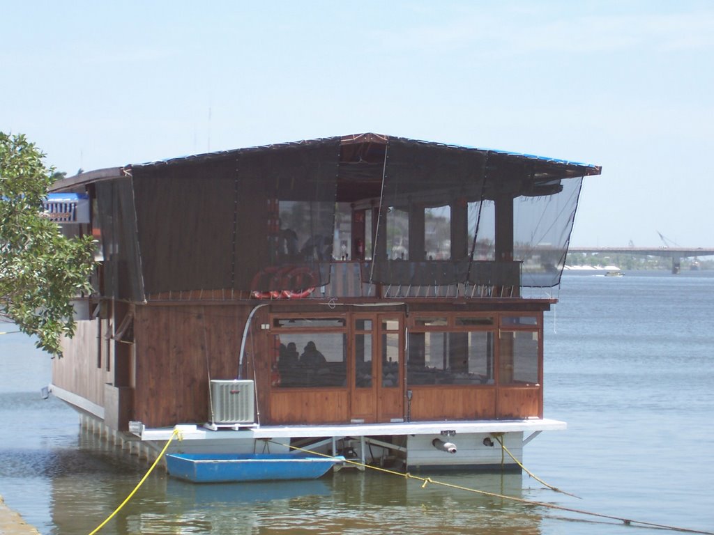 Restaurant Flotante en río Tuxpan.