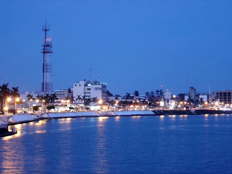 Boulevard de Tuxpan en tarde-noche