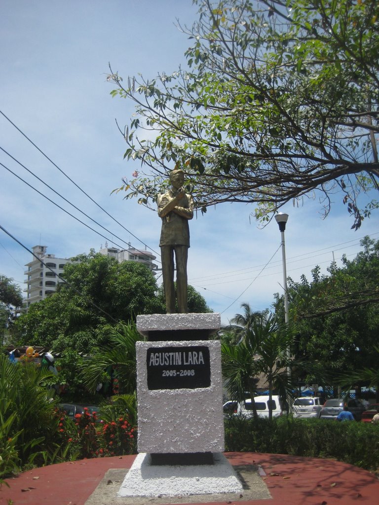 Glorieta de caleta. Estatua de Agustin Lara