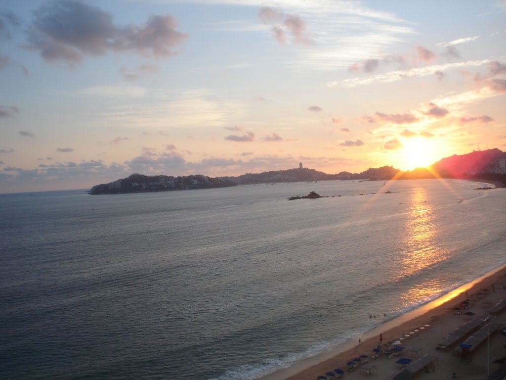Atardecer en la Bahia de Acapulco, Guerrero © By α-ßλè-λ