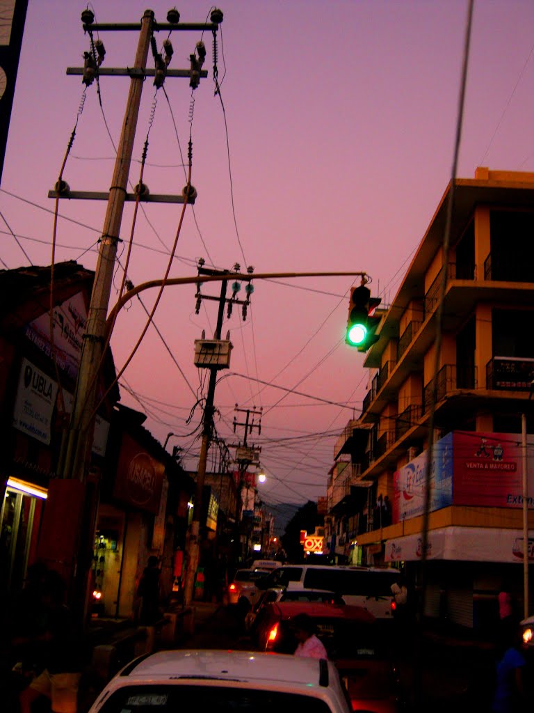 Trafico nocturno en el centro de Iguala
