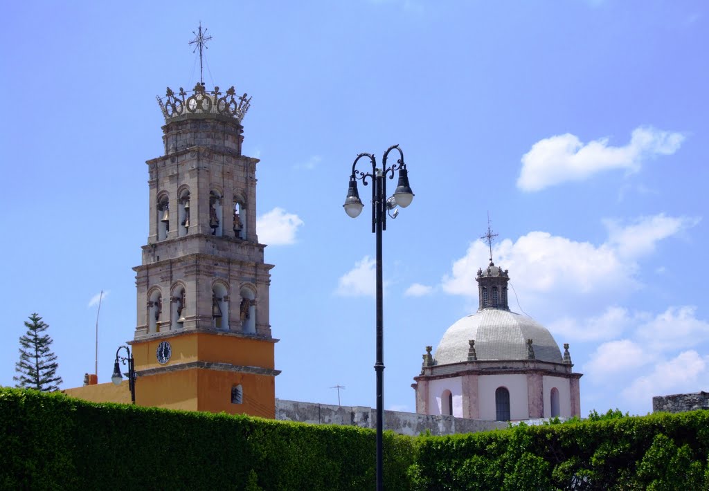 Vista de Torre Coronada y Cúpula del Templo de San Francisco