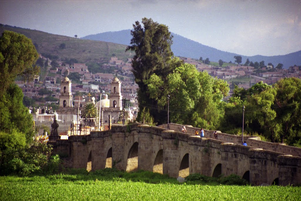 vista del puente de piedra (Acambaro gto.)