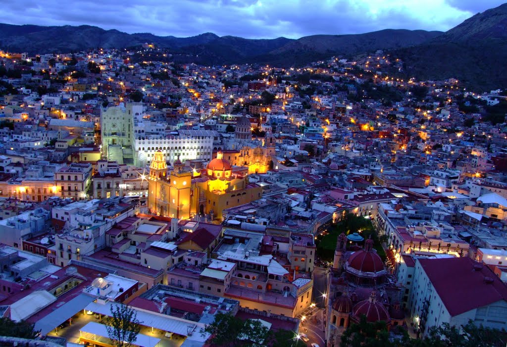 Desde el Pípila, Vista de Guanajuato Anocheciendo