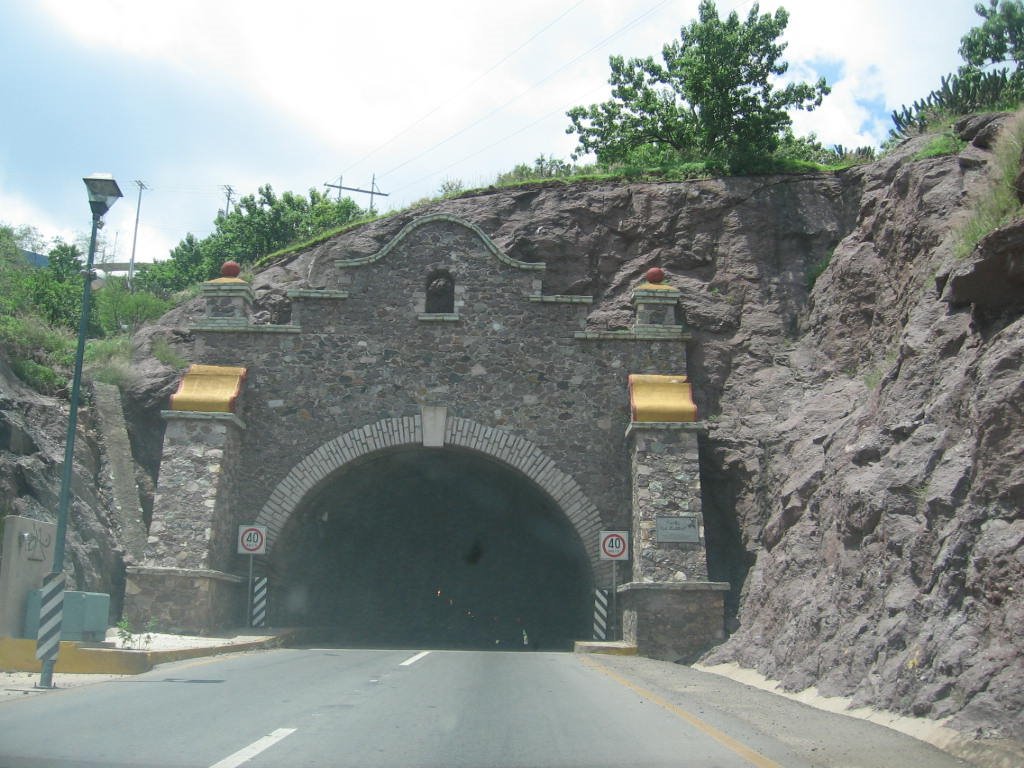 Por el Tunel de la avenida Pozuelos