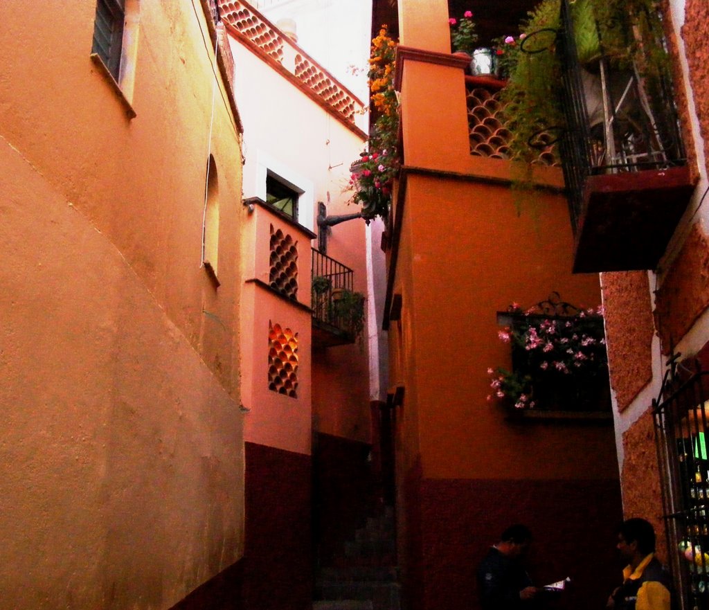 CALLEJON DEL BESO.- desde GUANAJUATO a LIMA, para CESAR , "NICEFORO NIEPCE"