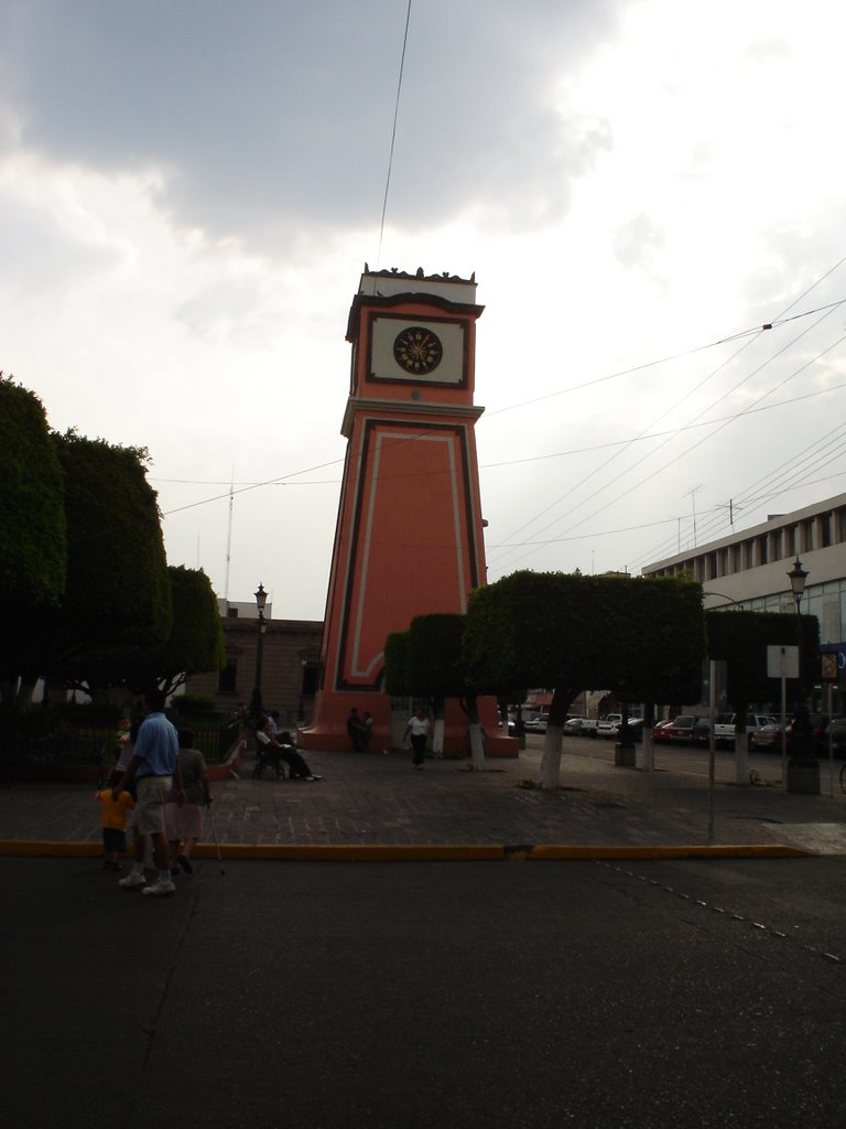 Reloj en plaza Miguel Hidalgo