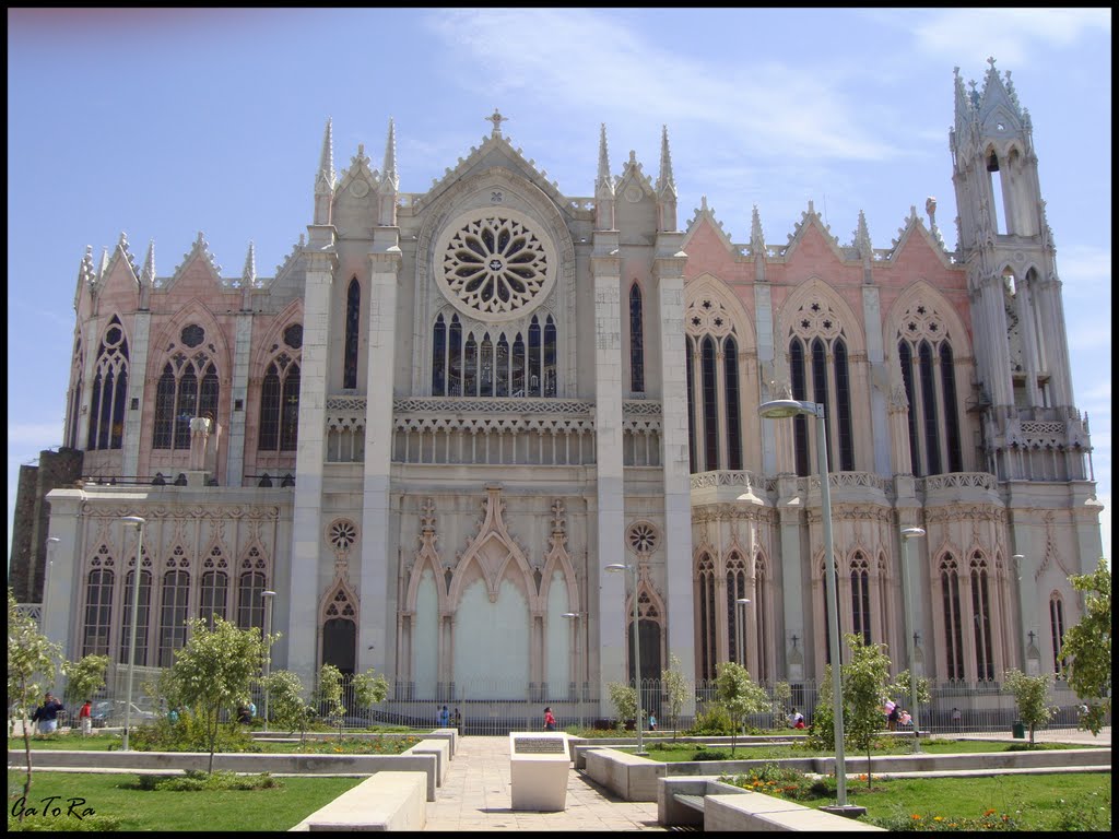 Templo Expiatorio / Vista Lateral
