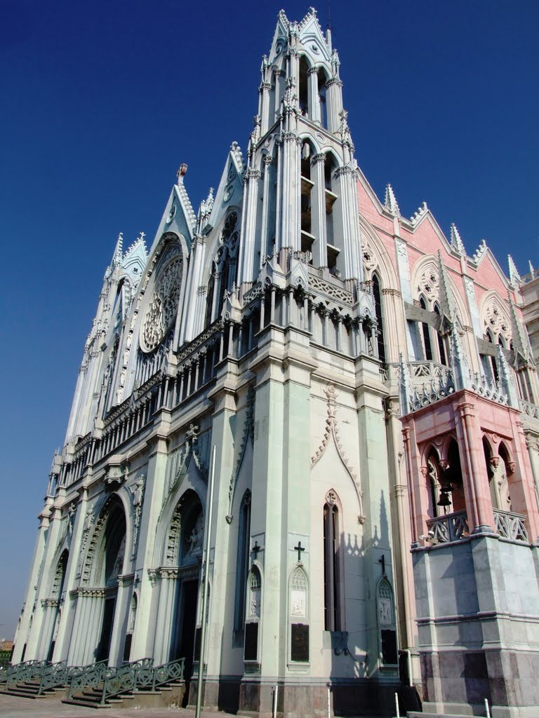 Templo Expiatorio y su Campanario*