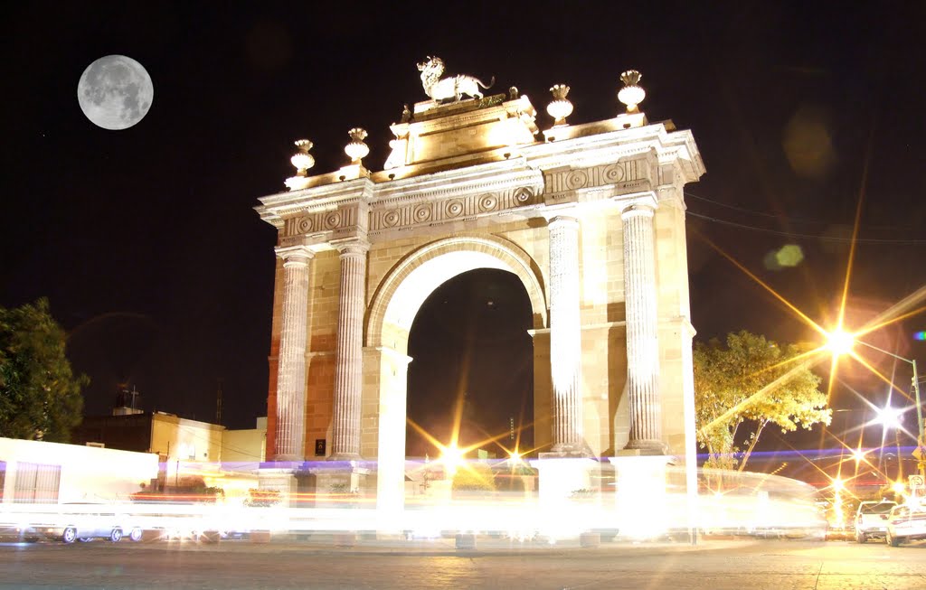 El Arco de La Calzada de Los Héroes León Guanajuato México