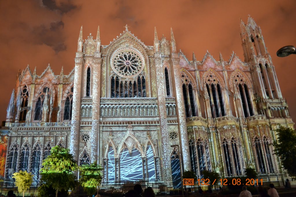 Luces de Historia y Libertad Templo Expiatorio