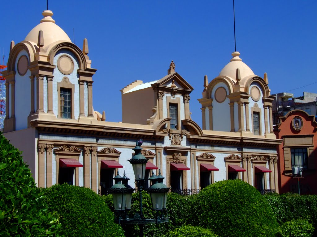 Edificio del Arq. Luis Long en León