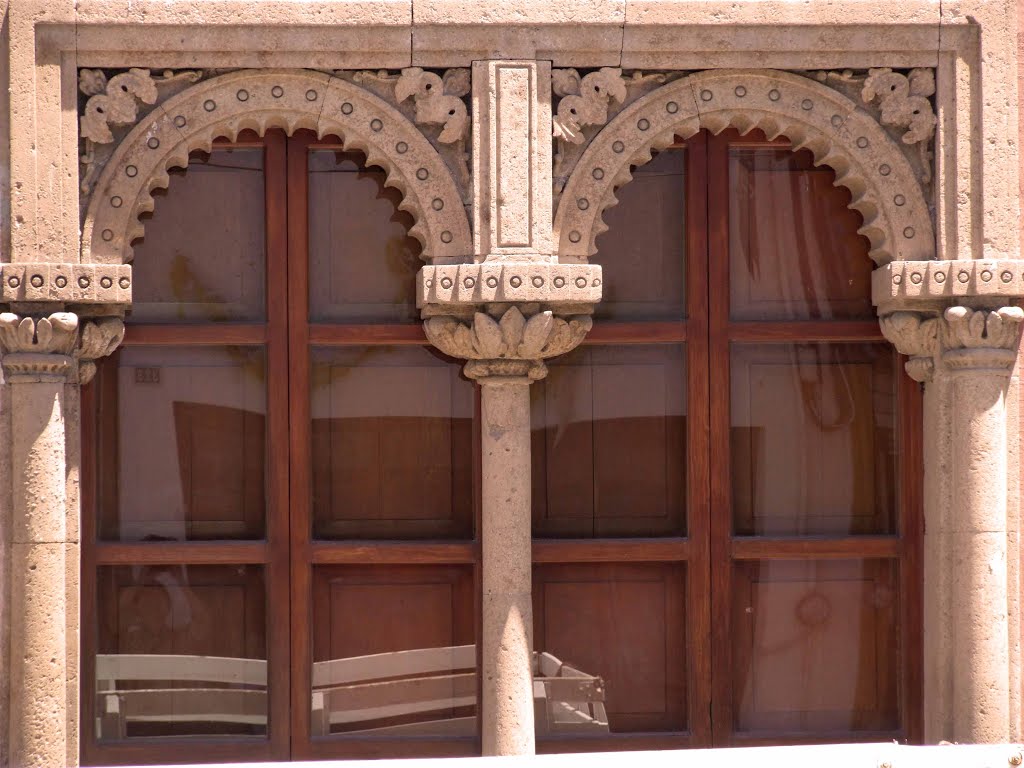 Bonitos detalles en antigua finca en la 5 de Mayo