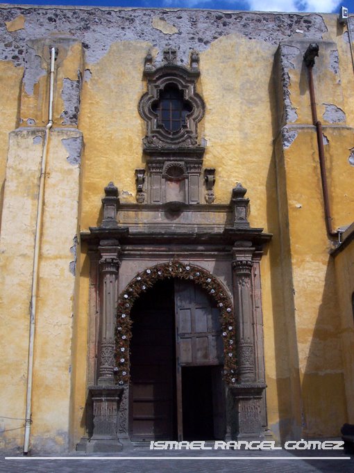 PORTADA LATERAL, PARROQUIA ANTIGUA, SALAMANCA, GUANAJUATO