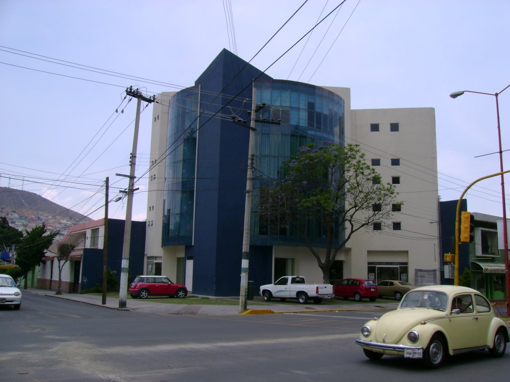 Offices building / Edificio de oficinas