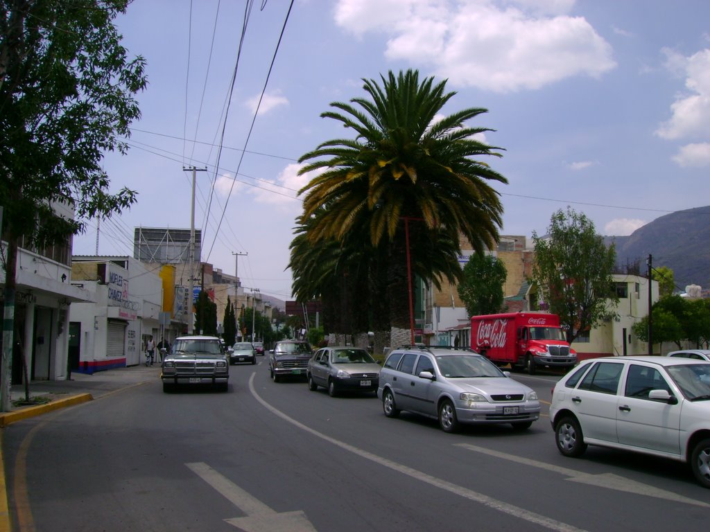Madera Ave WEST / Avenida Madero OESTE