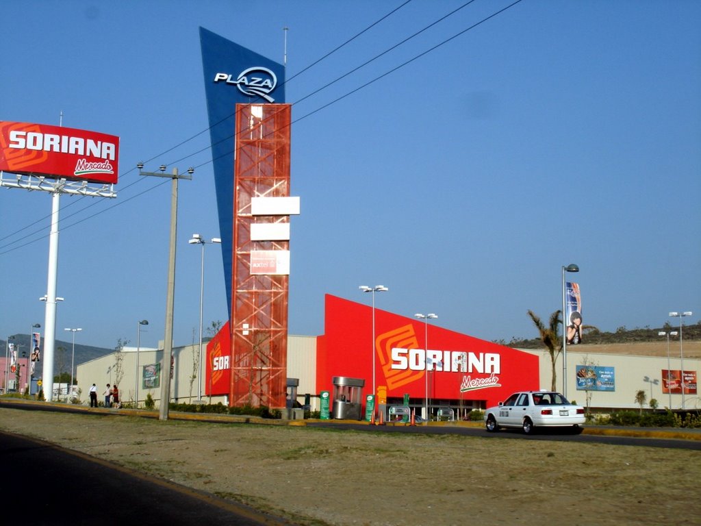 Soriana store at Q Plaza / Soriana en Plaza Q