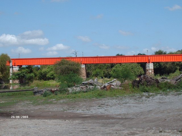 PUENTE DEL FERROCARRIL SOBRE EL RIO SABINAS EN SABINAS COAHUILA MEXICO