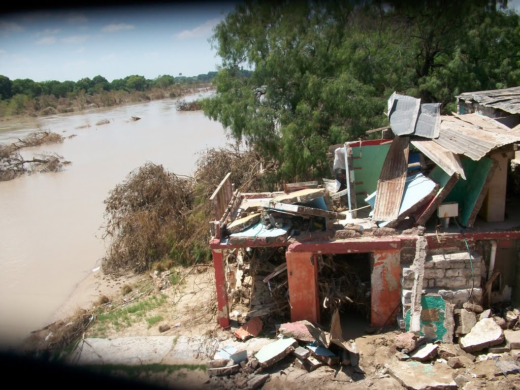 Restos de Vivienda despues de la crecida del Rio Sabinas